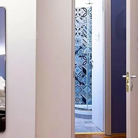 Pregiata Con Bagno Privato - Blu Di Persia 2*